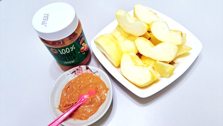 땅콩버터에 사과 먹어보니 맛이 희한하게 다이어트 되나? 땅콩버터에 사과 먹어보니 맛이 희한하게 다이어트 되나?