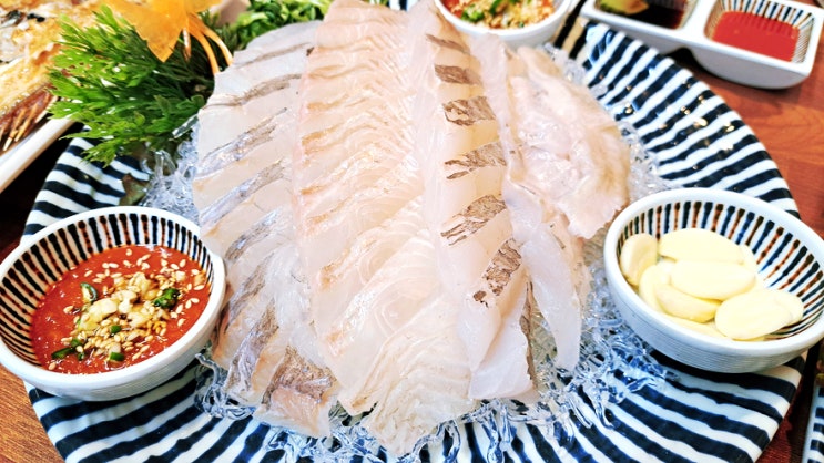 스끼다시가 많이 나오는 가성비 좋은 횟집 큰바다수산 두 번째 방문했습니다. 스끼다시가 많이 나오는 가성비 좋은 횟집 큰바다수산 두 번째 방문했습니다.