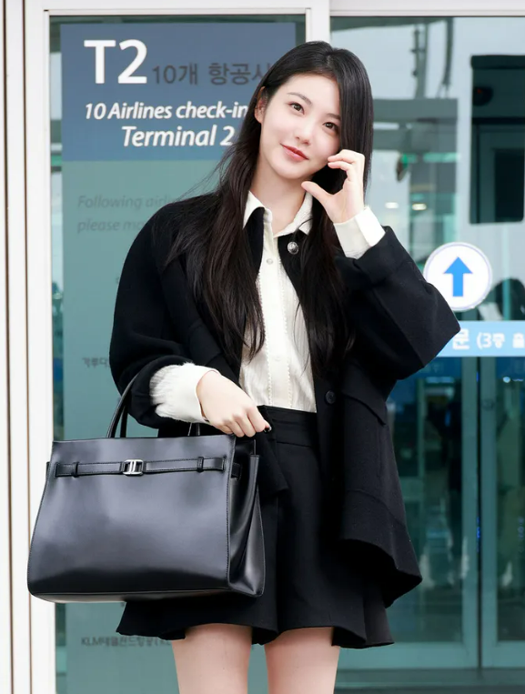 신예은의 공항패션 롱부츠는 겨울신발, 디스커버리 패딩부츠는 겨울신발로 딱! 신예은의 공항패션 롱부츠는 겨울신발, 디스커버리 패딩부츠는 겨울신발로 딱!