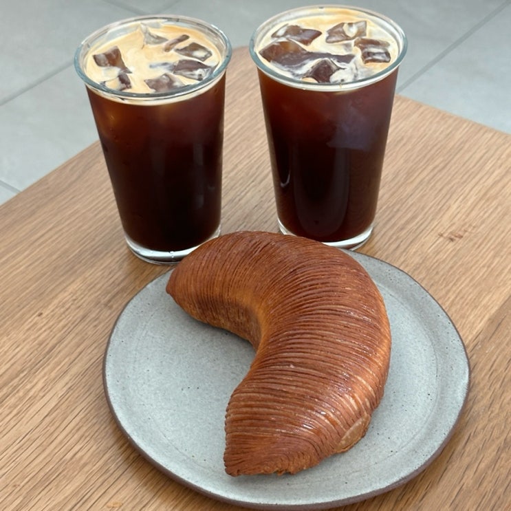  동명동 디저트 맛있는 카페 만겹 크로와상 먹으러 미리아드