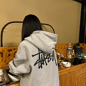 스투시 후드티 사이즈 m 여자 오버핏 착샷