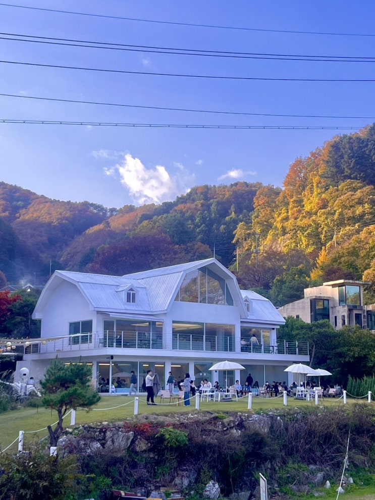  [경기/가평] 남이섬 인근 평화로운 가을 북한강 리버뷰 베이커리맛집 추천 ‘카페 더강’