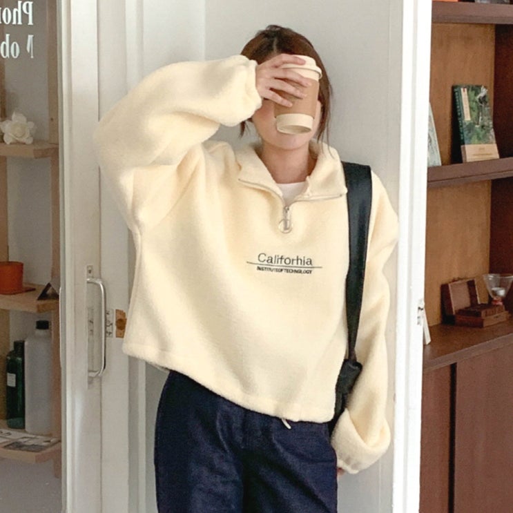  겨울 필수템! 여성 루즈핏 후리스 플리스 반집업으로 따뜻하게 스타일링하기