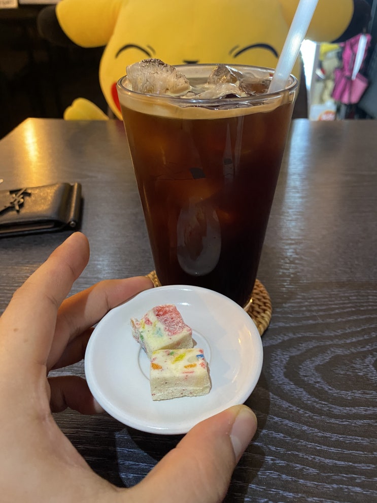  쫀득쿠키 식감 맛 모양 단면 군산디저트맛집 미장동 카페코너나인 디카페인파는카페 키위케이크