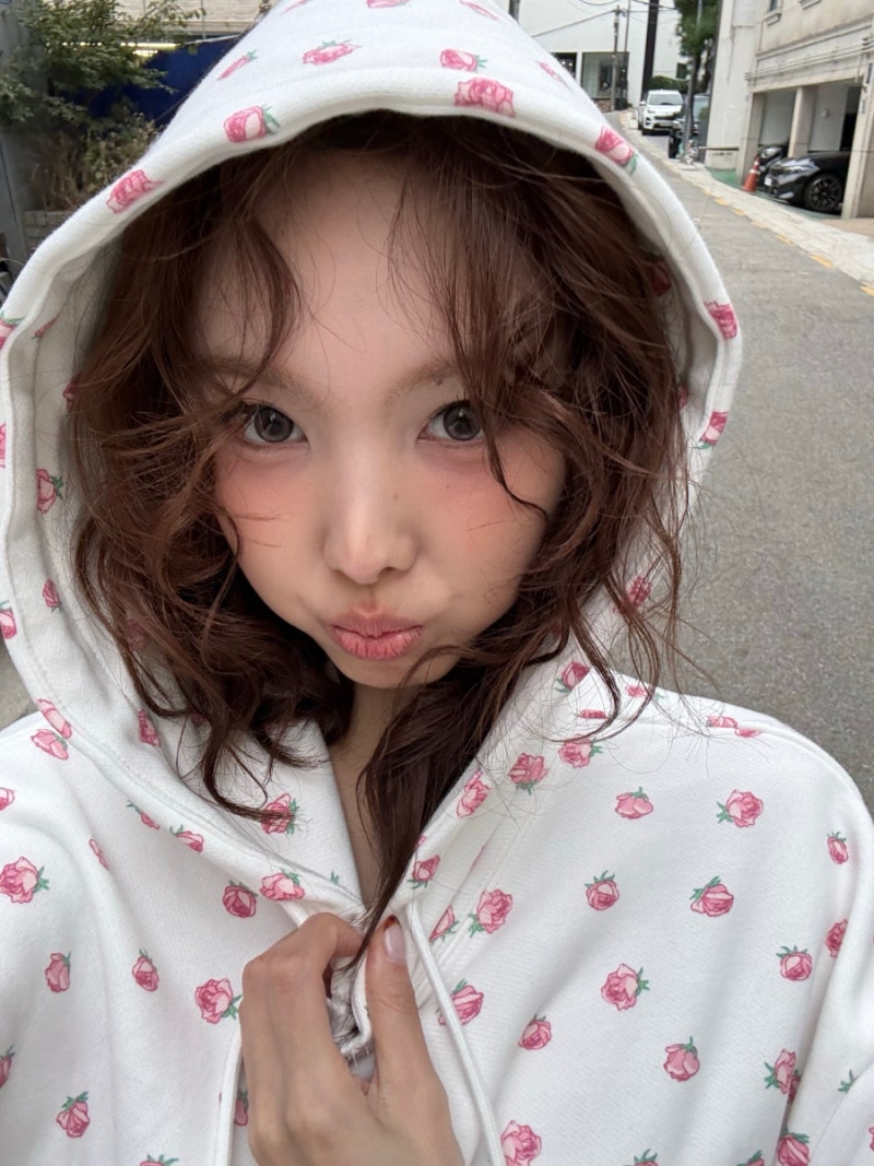 2024 TWICE Nayeon Selfie Collection: Wallpapers That Bring Money