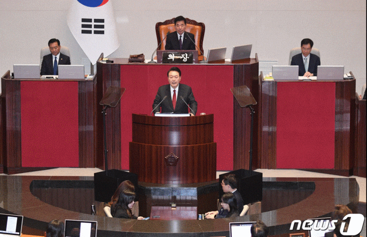 윤석열 <b>대통령</b>, 국회 <b>시정연설 불참</b> 예고 – 그 배경과 영향은?