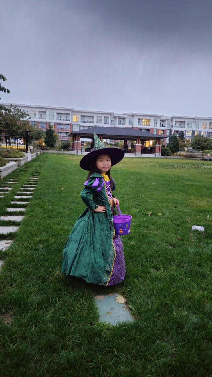  HALLOWEEN & TRICK OR TREAT!