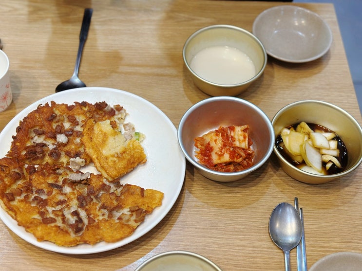  종로3가역맛집 광장맷돌집 빈대떡과 제육덮밥 조화가 환상적