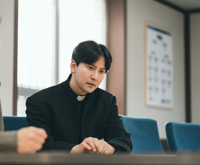 김남길X<b>김성균</b> 경찰서 투샷... 후에도 정의에 불타”(<b>열혈사제2</b>)