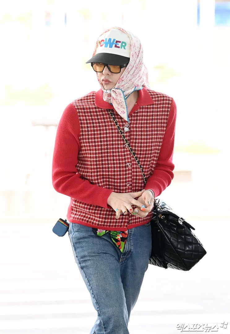 <b>지드래곤 공항</b>패션 사이버트럭 타고 미래에서 온 GD 샤넬 가방... 
