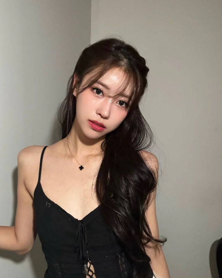  행운이 함께한 네잎클로버 팬던트로 30대 여성에게 인기인 명품 쥬얼리 브랜드 반클리프 앤 아펠 여자 데일리 목걸이 ft. 미주