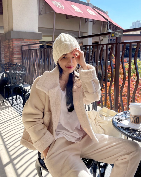  비건 레더 가죽으로 구성된 겨울 여성 인기 아우터! 여자 무스탕 자켓 추천