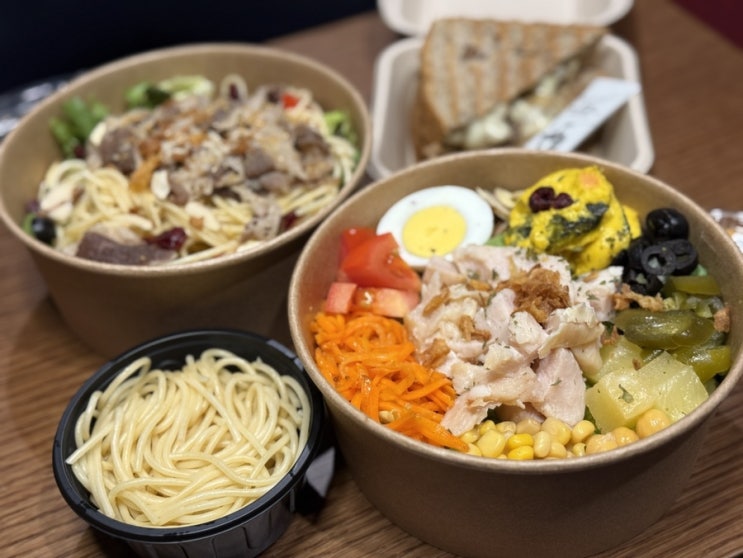  경남 고성 맛집 샐러드파스타와 꿀 뿌리는 파니니가 있는 샐드