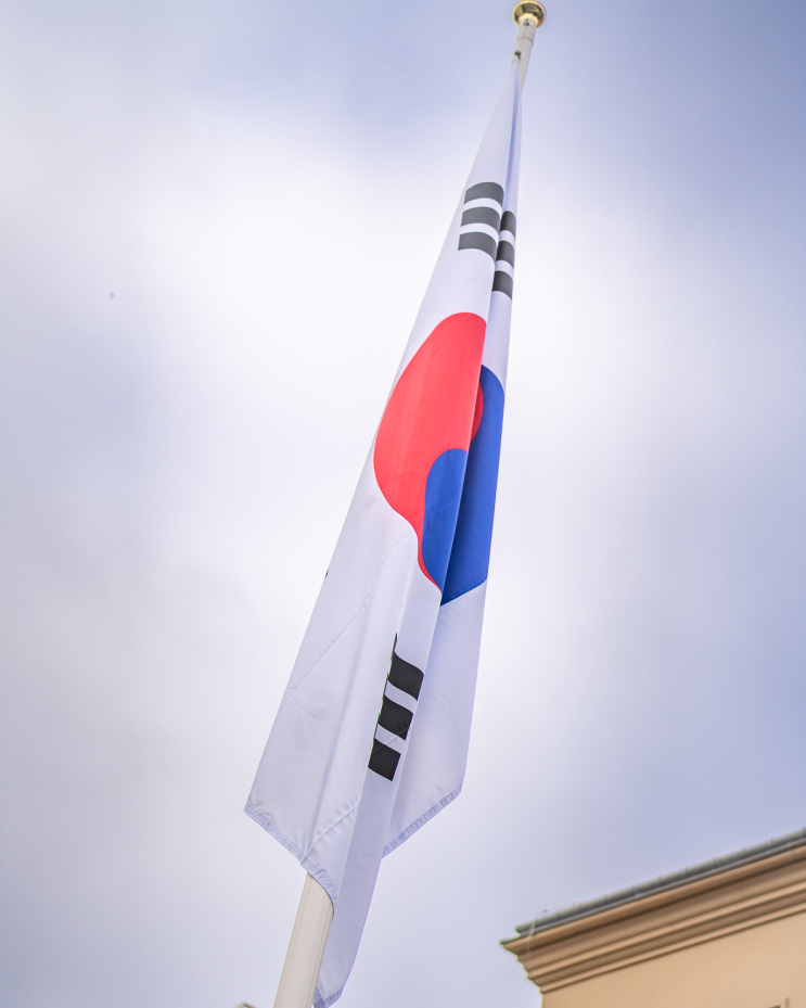  프라하 생활 정리 중 여권 새로 만들고 피부 이야기 by 석영작가