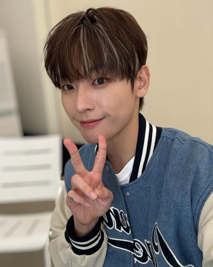  SF9인성 인스타그램 바시티 자켓 코디 UCLA 클래식 칼라 재킷 추천!