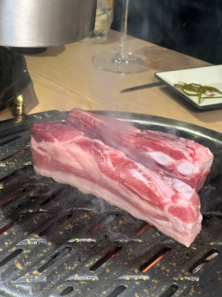  종로3가역 고깃집 - 원픽 익선점 신상맛집 스시상현 미쉐린 1스타 셰프의 돼지고기 전문점