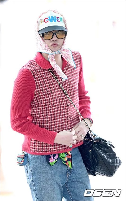 지드래곤 할머니 스카프 지압슬리퍼 유행