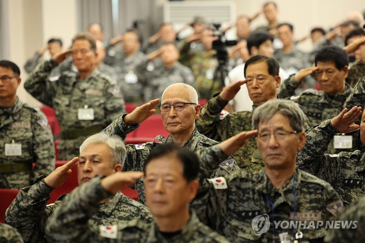 <b>시니어 아미</b> 90여명, 전투·사격 훈련……80세 고령부터... 
