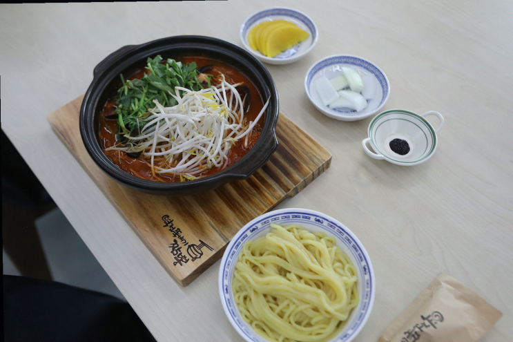  친구와 함께 즐기는 천안 두정동 맛집, 새로 오픈한 역전뚝배기짬뽕의 매력