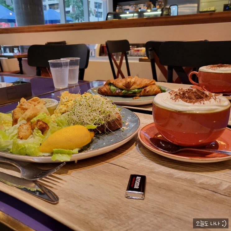  아로마 커피가 뭐지?! 토론토 커피 맛집 추천, 아로마 에스프레소 바 Aroma Espresso Bar :)