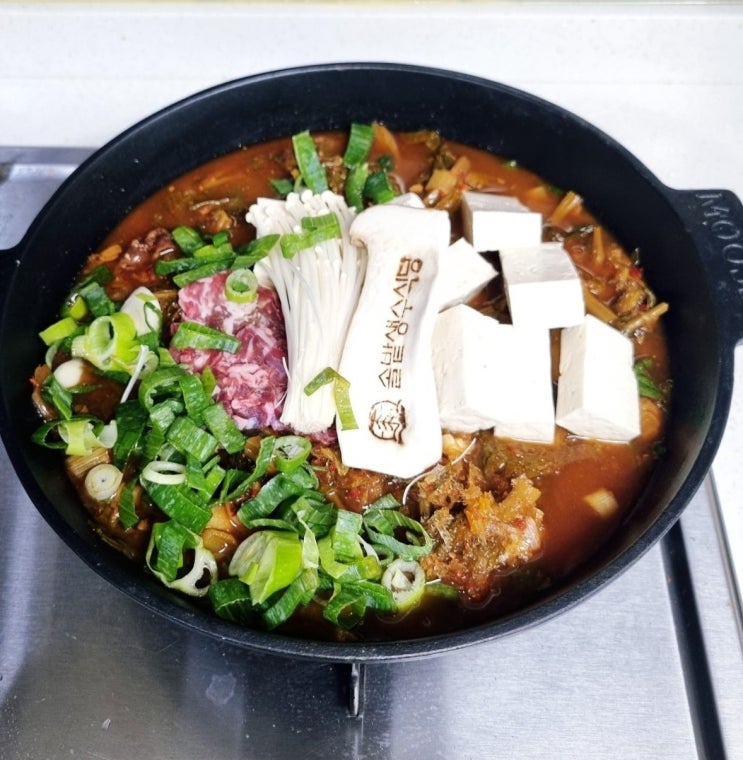  솔밭생수식당 한우 우거지 된장찌개 밀키트로 10분 완성!