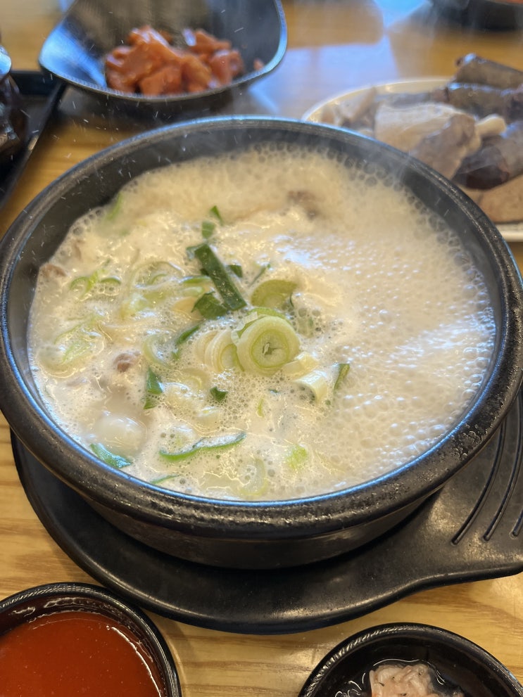  복대동에 등장한 순대국밥집. 박순자아우내순대 청주본점(형님내순대는 없나)