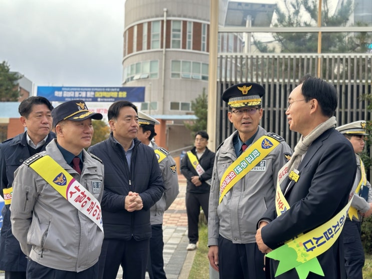 - 통학로 <b>안전</b> 강화를 위한 등굣길 <b>교통안전</b> 캠페인... 