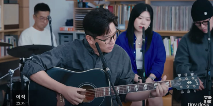  아무말 / Tiny desk Korea, 이적