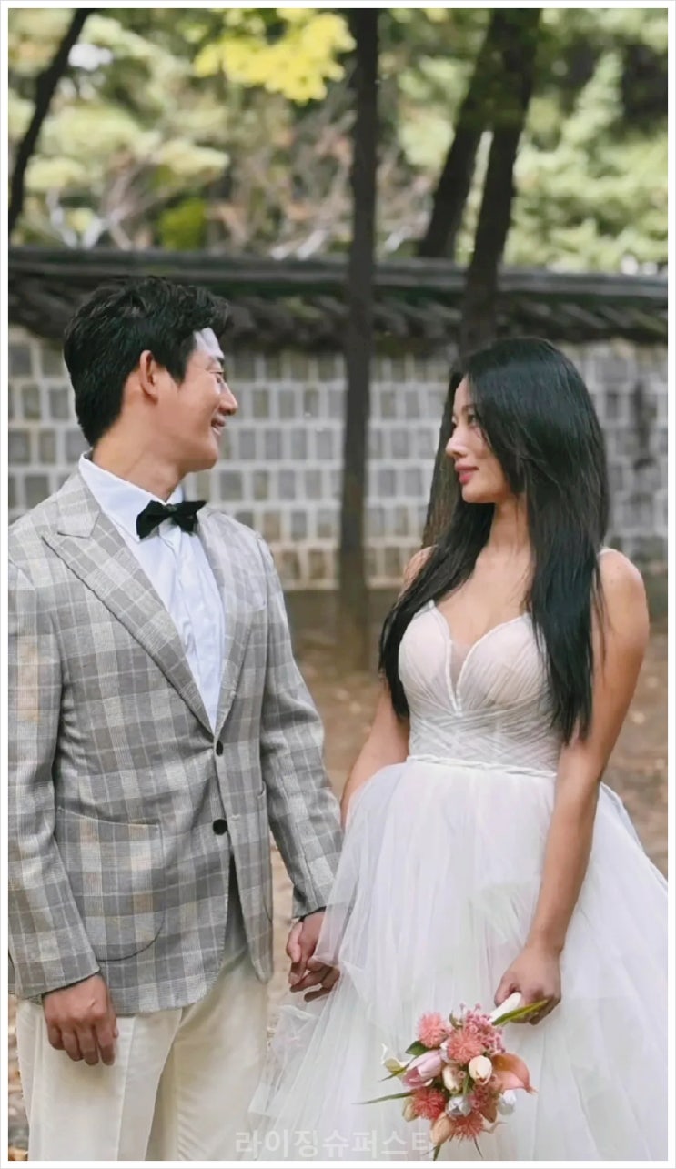  나솔 17기 영수 결혼 웨딩 촬영 사진 신부 직업 삼성전자 연구원 박피디 윤소이 닮은꼴 나이차이 직업 나는솔로