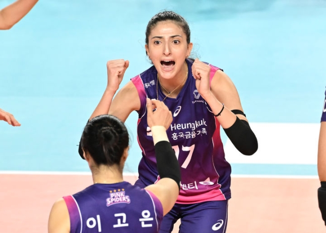 V리그 <b>데뷔</b> 이후 전위와... 기록한 흥국생명과 한국 <b>도로공사</b>