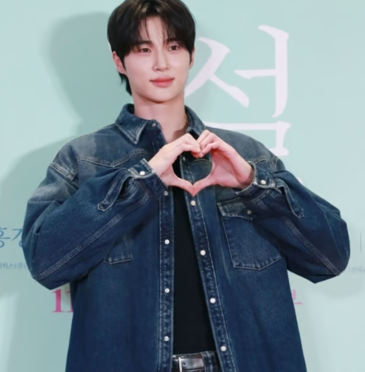 대세 <b>변우석</b> 여전히 뜨거운 인기스타랭킹 男 배우 2위