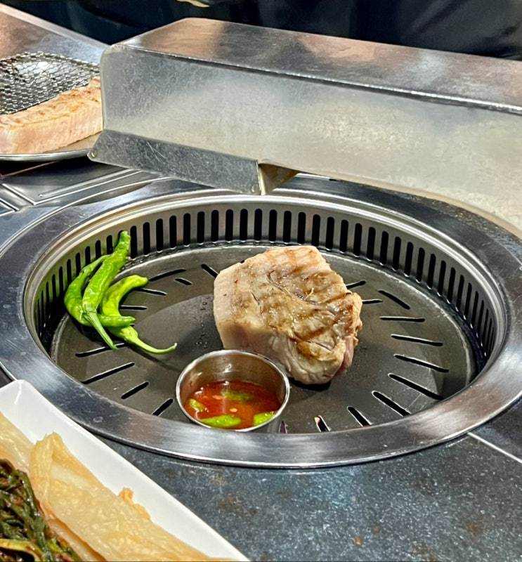  제주 서귀포 월드컵경기장 맛집 : 볏짚 초벌한 흑돼지 전문점 화고