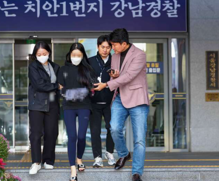 강남 '무면허 역주행' 20대 여성 구속 송치 강남 '무면허 역주행' 20대 여성 구속 송치
