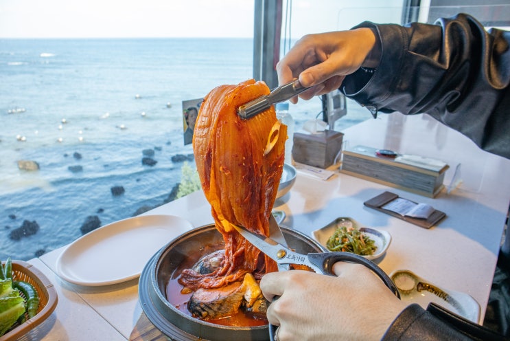  제주 애월 아침식사 바다뷰 함께했던 이춘옥고등어쌈밥