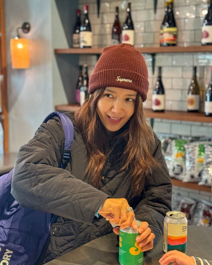  옷잘러 여자 겨울 패션에서 빠질 수 없는 여성 모자 종류로 인기 만점 슈프림 비니 코디 살펴보기 ft. 채정안