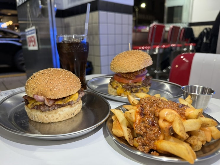 [해방촌 맛집] 데이트코스 추천 수제버거 맛집 <로우로우 버거샵 해방촌점>