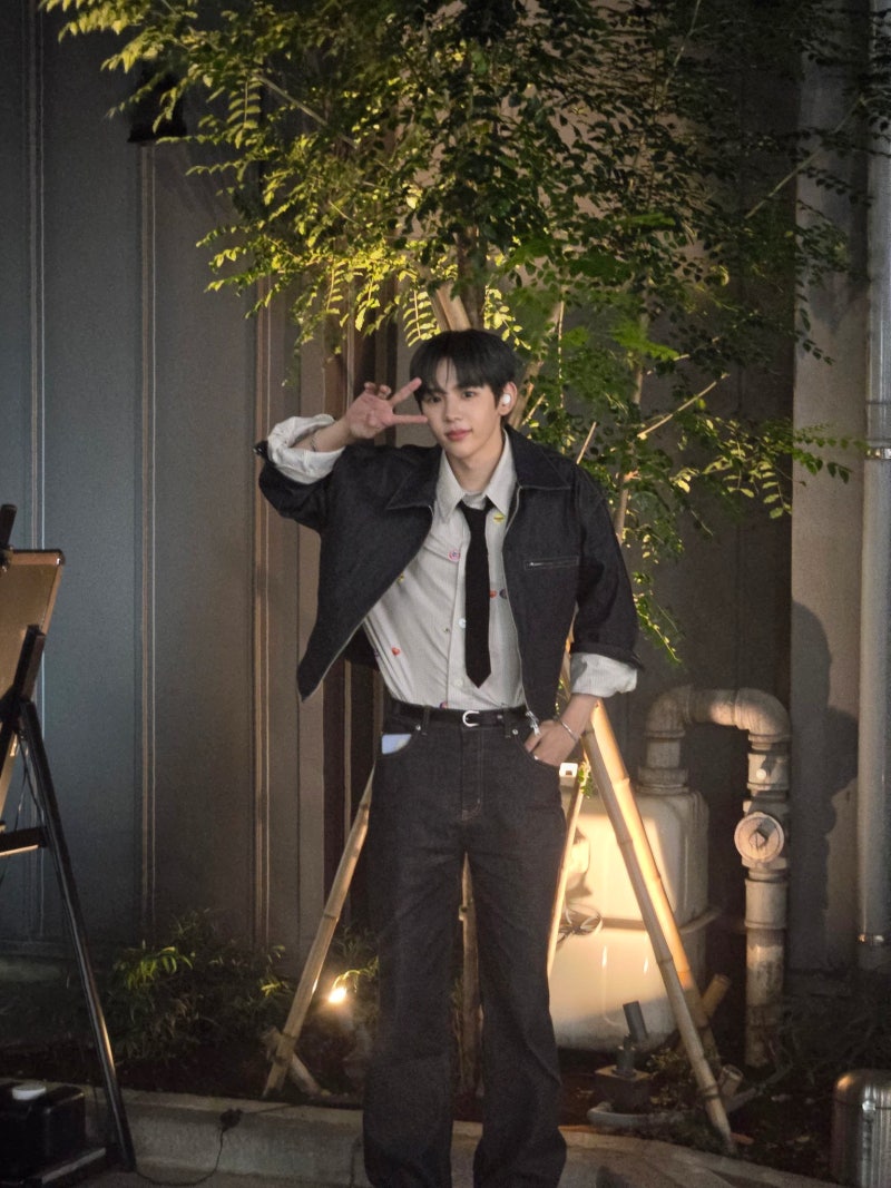 241107 RIIZE Shotaro's Instagram Outfit Info: Marithé François Girbaud Denim Jacket