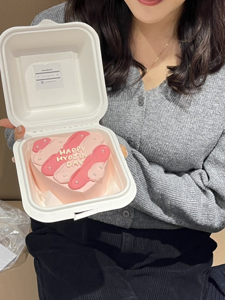  가족들이 준비한 하트 케이크  (평택 와이트리플에이치)