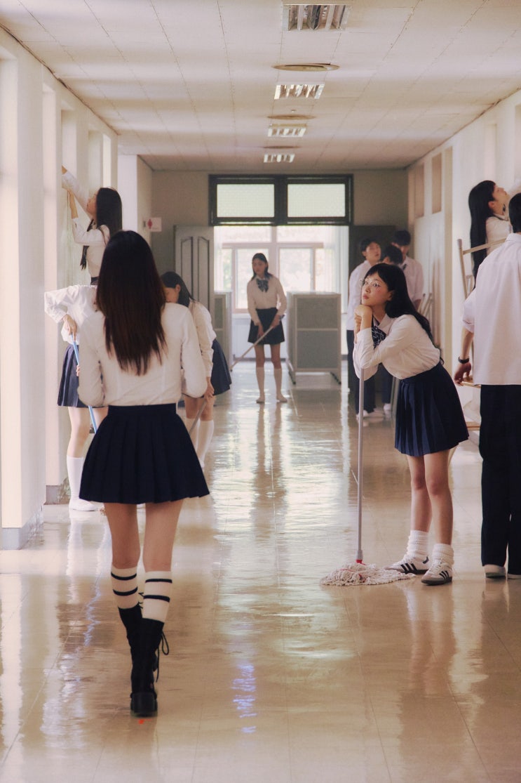비비, <b>전종서와</b> 파격 <b>케미</b>…‘DERRE’ MV서 여고생 호흡