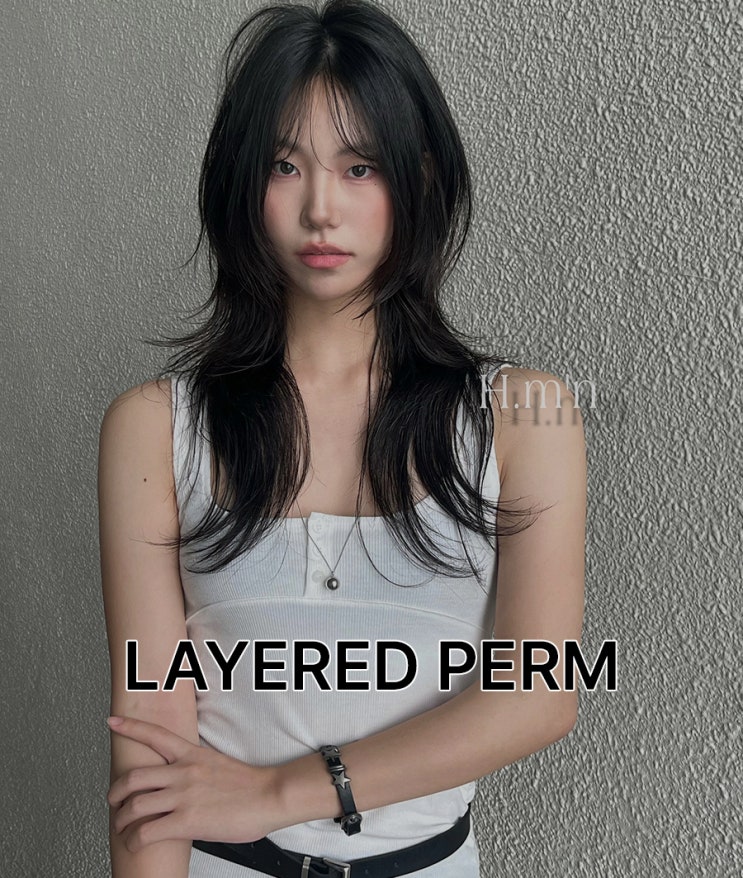  서초 미용실의 풍성한 레이어드 S컬 펌 가을에 더 잘 어울리는 볼륨감 있는 헤어스타일