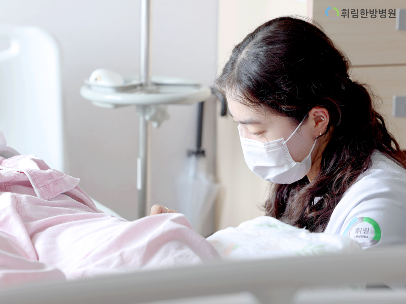여자왼쪽골반통증, 엉덩이뼈통증 계속된다면 난소암?