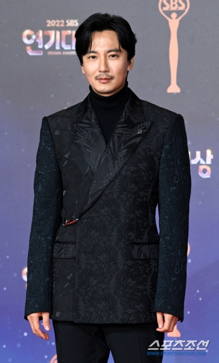 <b>김남길 참교육</b> 논란 입 열었다 직접 검토 못해 팬 실망시키지... 