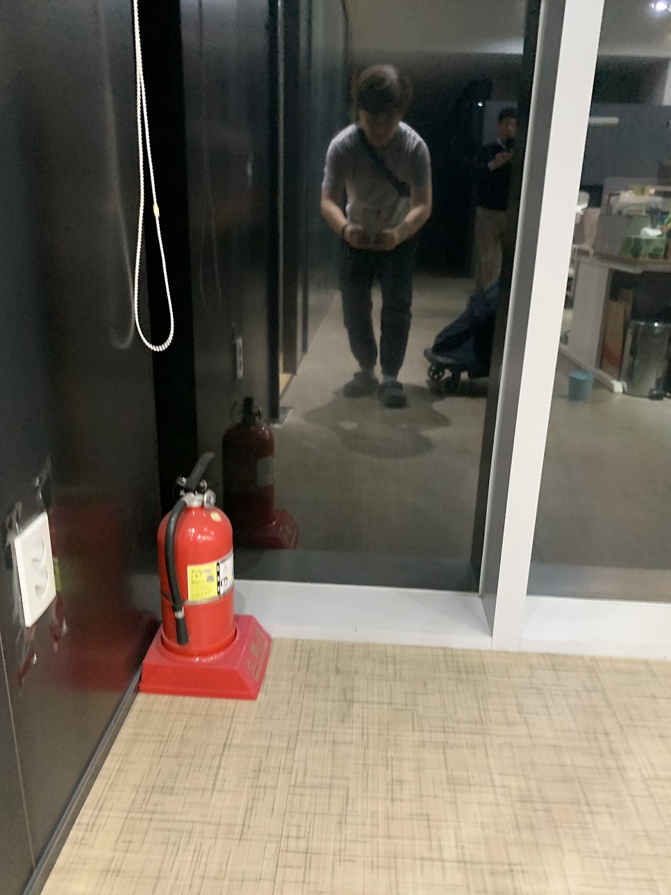 수원광교 배관설치 페어이중유리 구멍뚫기
