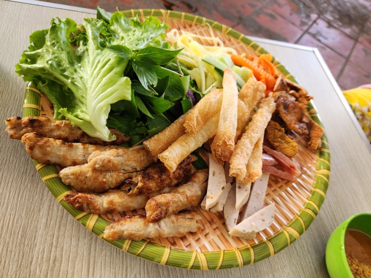  무이네 로컬 넴느엉 맛집. 2천원의 행복.