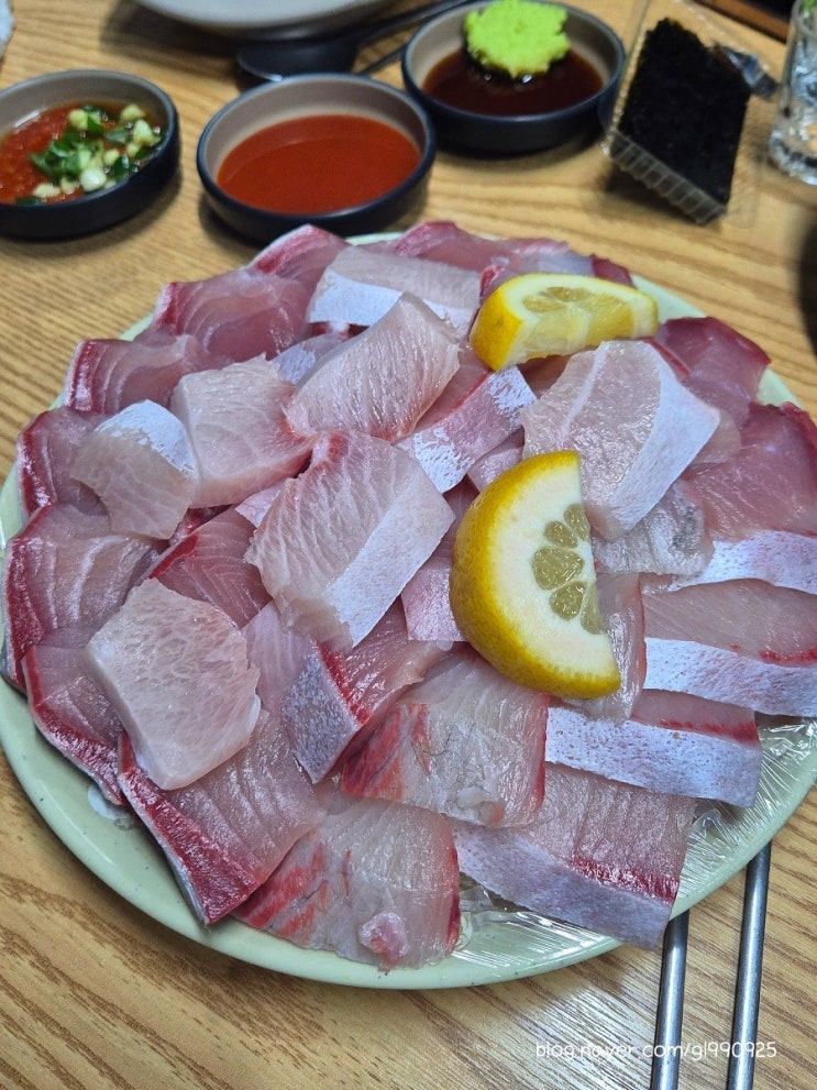  [서울 마포구] 이른 겨울 대방어 먹기/ 홍대 연남 대방어 유명 맛집 '바다회사랑' 내돈내산 저녁 웨이팅 후기