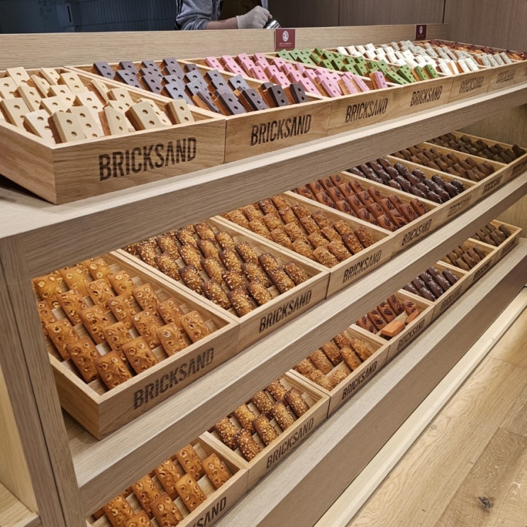  [명동맛집]  선물하기 좋은 벽돌 휘낭시에 《브릭샌드》 디저트 카페