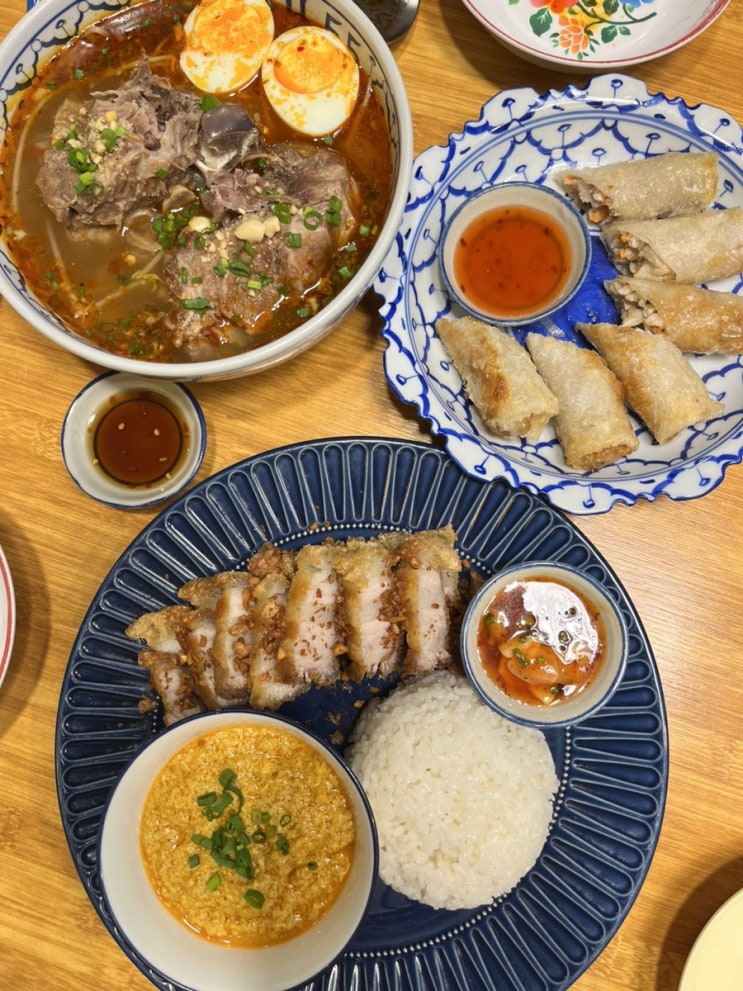  세종정부청사 맛집 타논55에서 즐기는 이색 태국 요리: 감자탕 쌀국수부터 무텃커리까지!