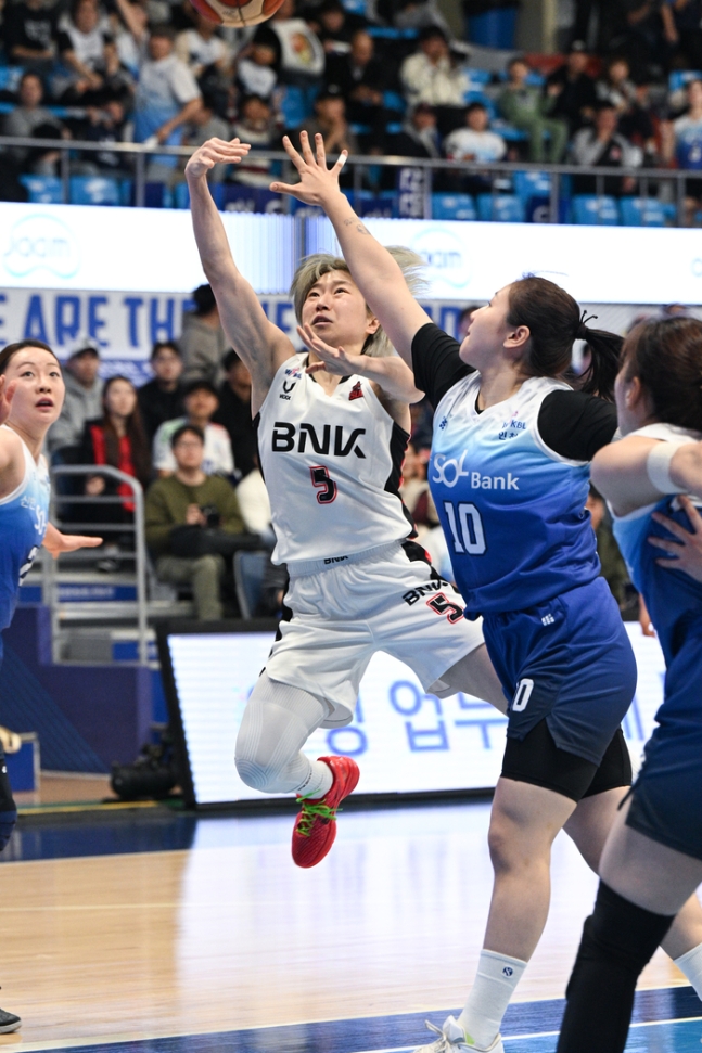 여자농구 안혜지 22득점 BNK 신한은행 대파
