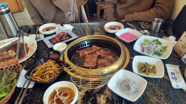  일산 호수공원 맛집, 대영정육점식당 킨텍스점에서 즐긴 특별한 점심! 명품 한돈 수제양념갈비 & 생고기 김치찌개 후기