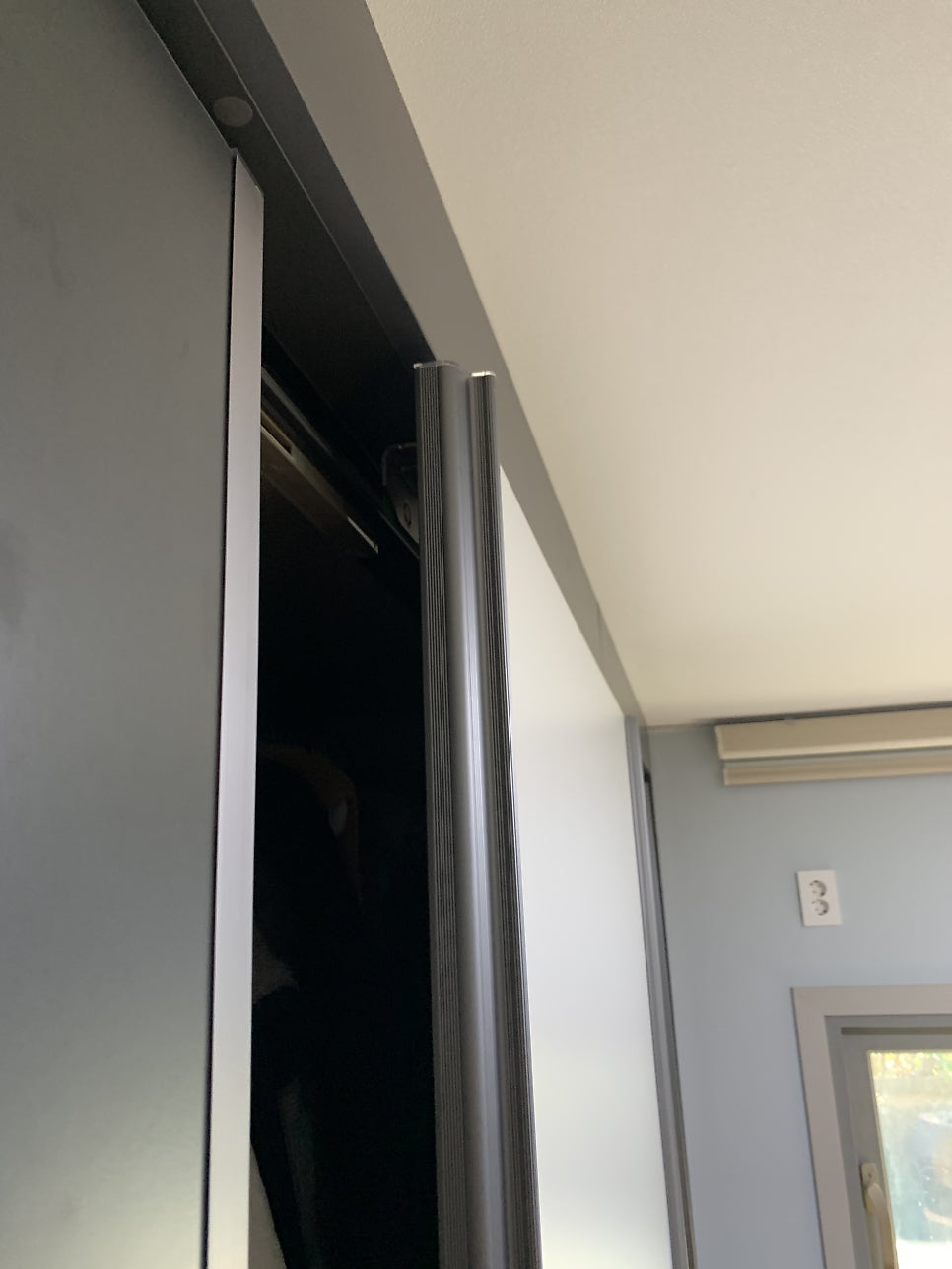 안닫히는 붙박이장슬라이딩도어 수리하기